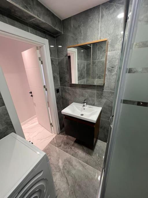 Ferienwohnung Zeytinburnu Merkezi Konumda, Sifir Daire & Esyalar Istanbul Exterior foto