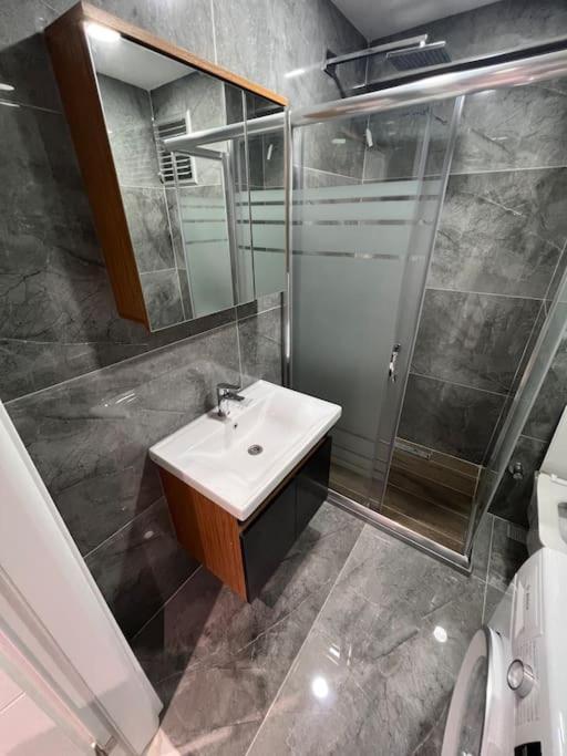 Ferienwohnung Zeytinburnu Merkezi Konumda, Sifir Daire & Esyalar Istanbul Exterior foto